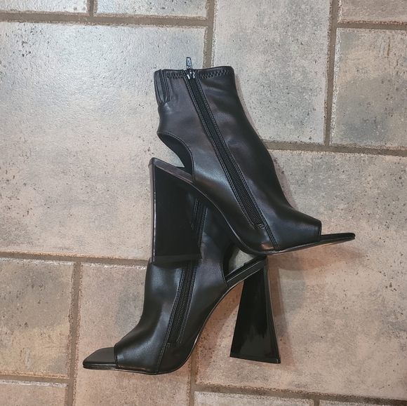 🤑SOLD🤑Steve Madden Safia Cutout Black Bootie - Picture 11 of 16